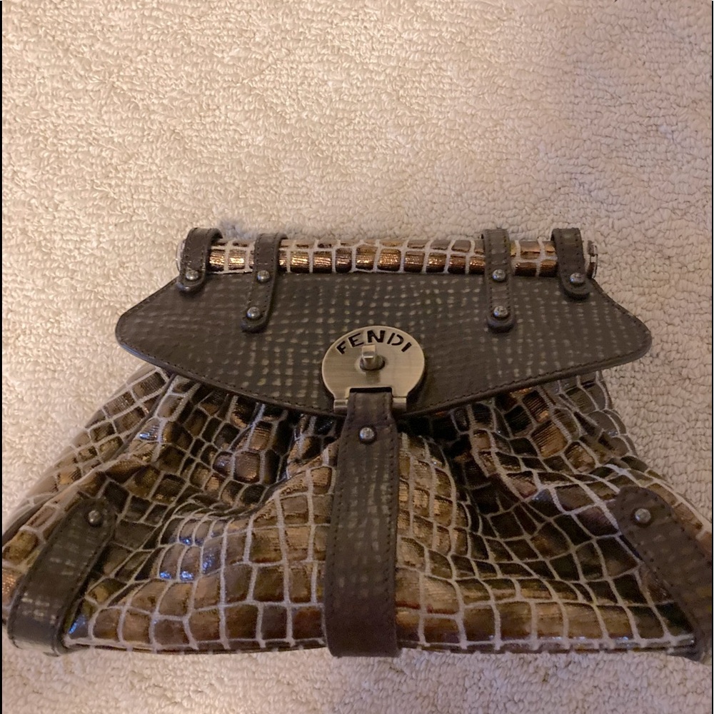 Fendi Bronze Handbag barely ever used! 🌹